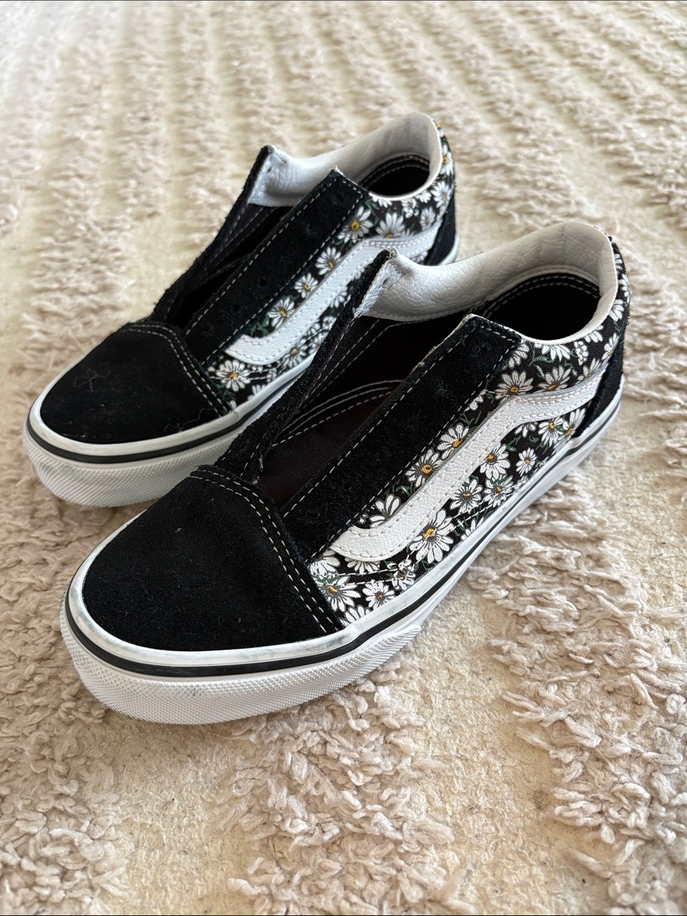 Vans Kids Sneakers in Black with White Daisy Pattern